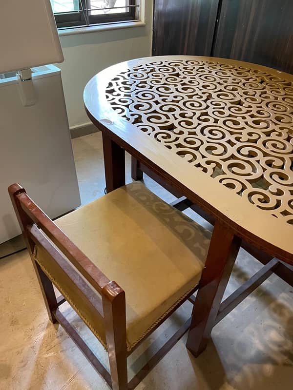 luxury dianing tabel and chairs 5