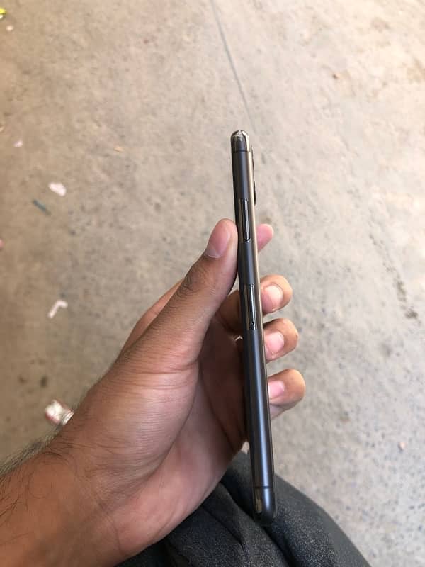 iPhone 11 Pro Max 256gb 03021409903 4