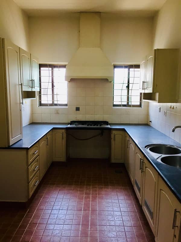 01 Kanal Slightly Used Beautiful Upper Portion With Drawing Room Available For Rent At Very Hot Location 6