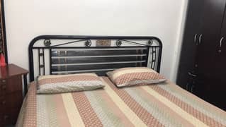 iron bed king size in good condition