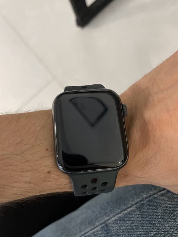 Apple Watch - Series 5 0