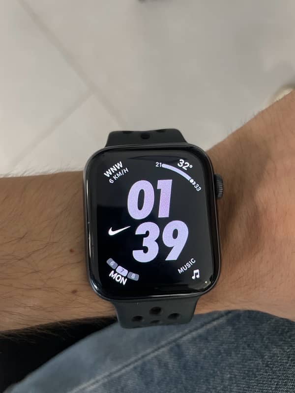 Apple Watch - Series 5 1