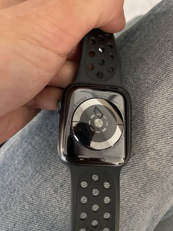 Apple Watch - Series 5 3