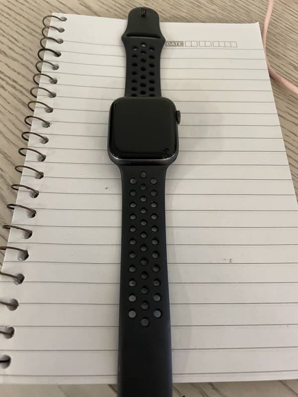 Apple Watch - Series 5 4