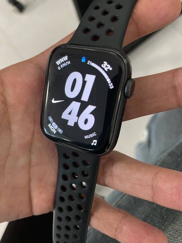 Apple Watch - Series 5 6