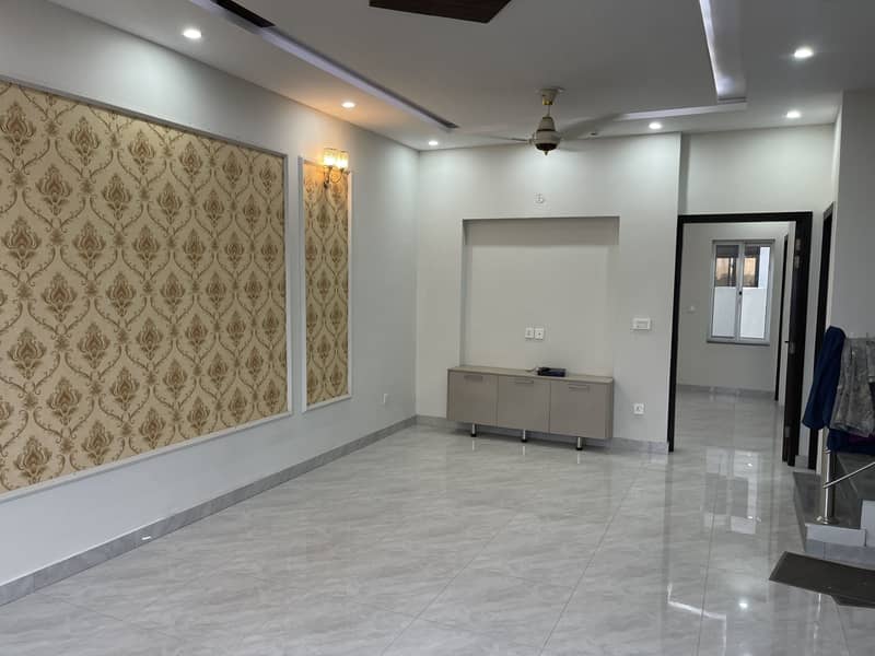 1 kanal upper portion for rent separate entrance corner 0