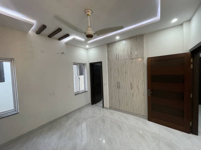 1 kanal upper portion for rent separate entrance corner 3