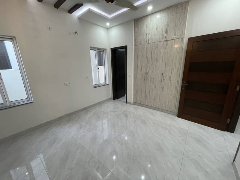 1 kanal upper portion for rent separate entrance corner 5