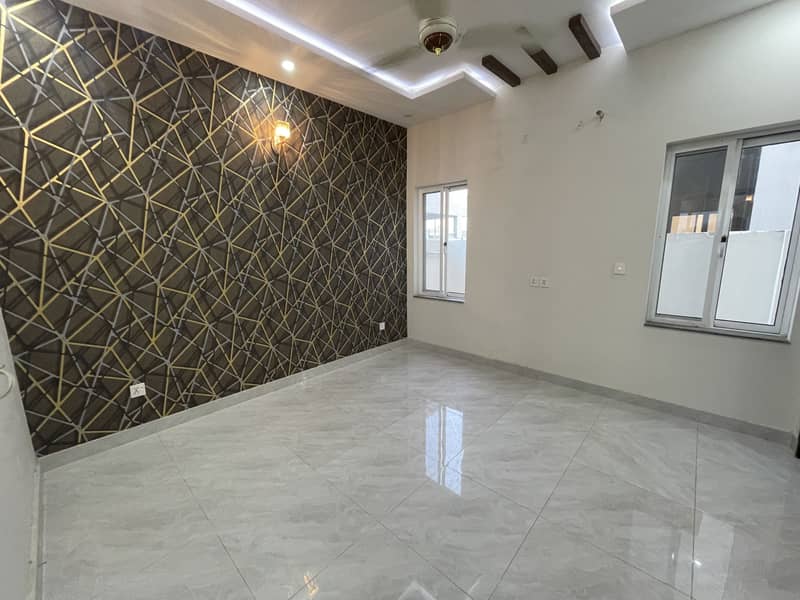 1 kanal upper portion for rent separate entrance corner 6