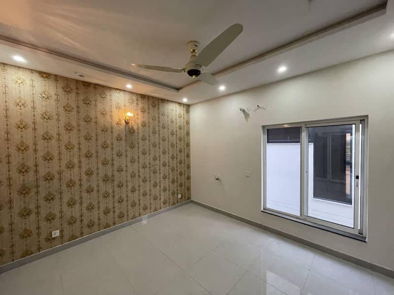 1 kanal upper portion for rent separate entrance corner 15