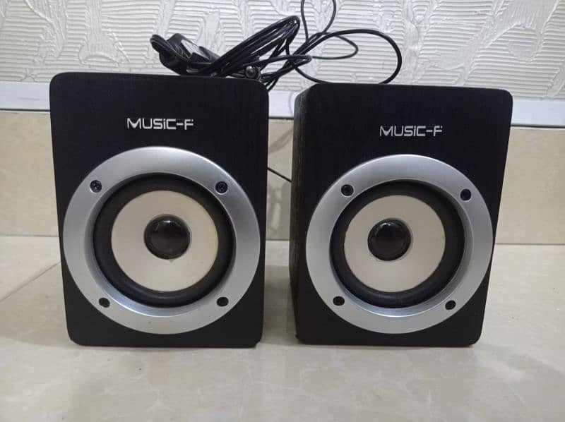 Computer speakers in new condition 1