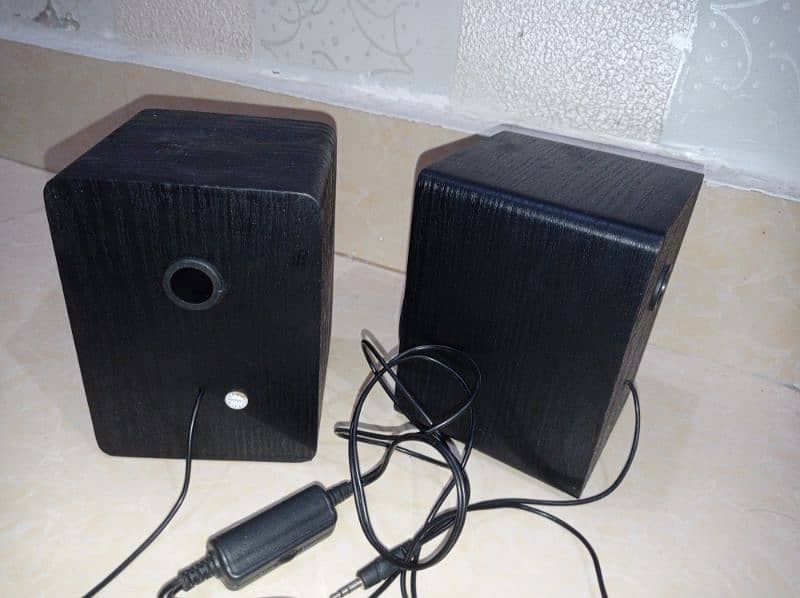 Computer speakers in new condition 2