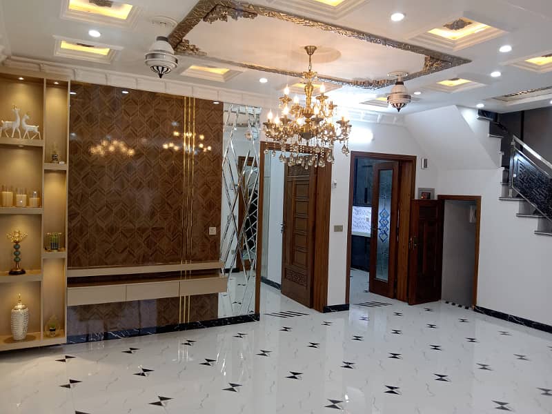 5 Marla Beautifully designed house For Sale And Direct Meeting With Owner In Park View City Lahore. 0