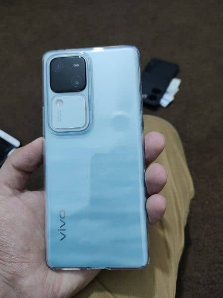 Vivo V30 3