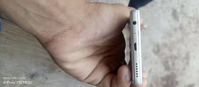 oppo a 57 10/9 all ok ha or batrri bi ok ha onliy mubeel