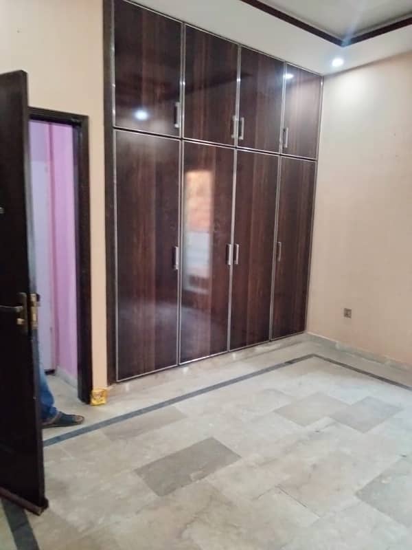 3 Marla 1st portion for Rent(madina Colony) 1