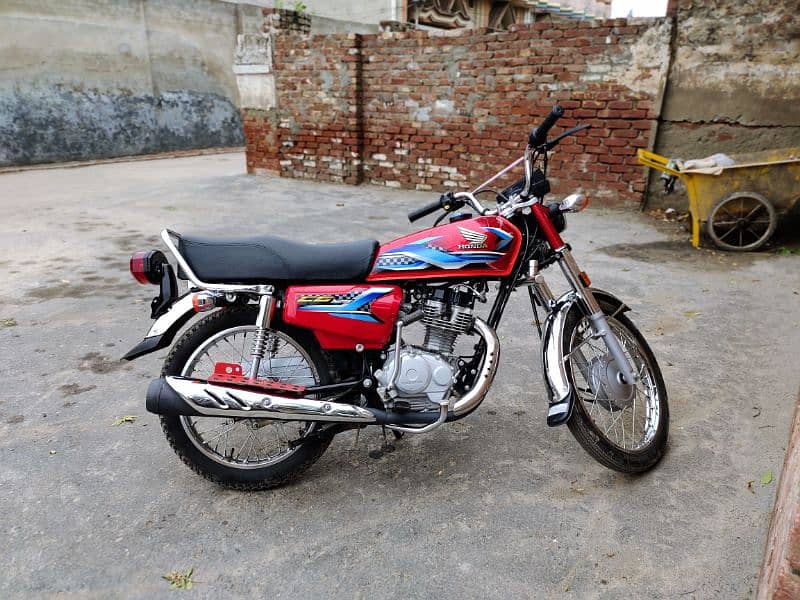 Honda Cg 125 (2024) model 9 hazar chala hai no number 1