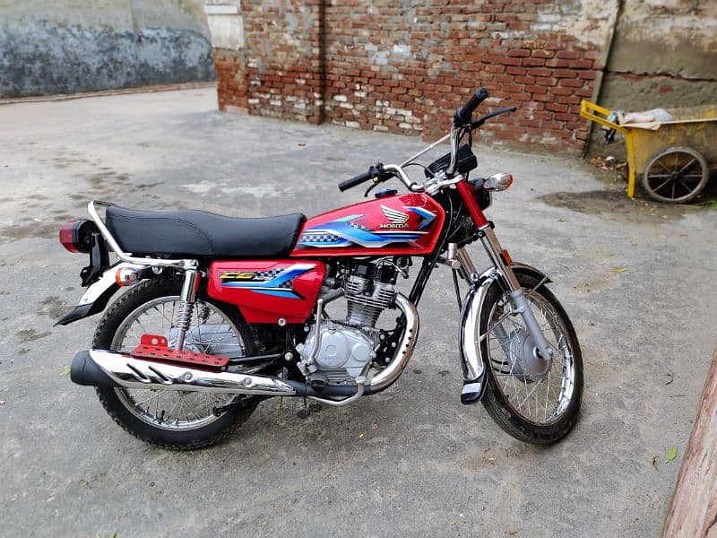 Honda Cg 125 (2024) model 9 hazar chala hai no number 2