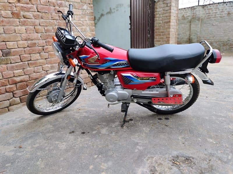 Honda Cg 125 (2024) model 9 hazar chala hai no number 3