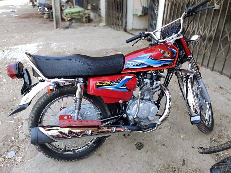 Honda Cg 125 (2024) model 9 hazar chala hai no number 8