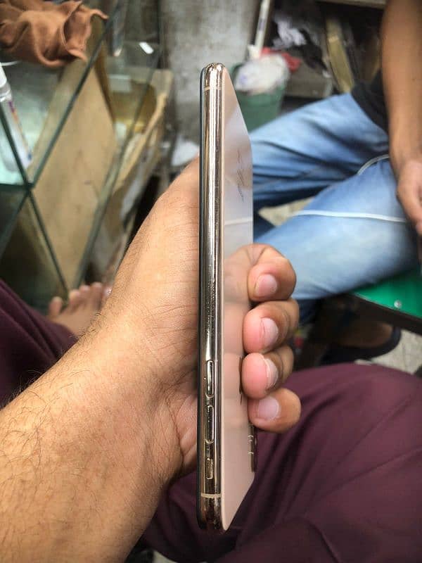 iPhone Xs max ( Non PTA ) 1