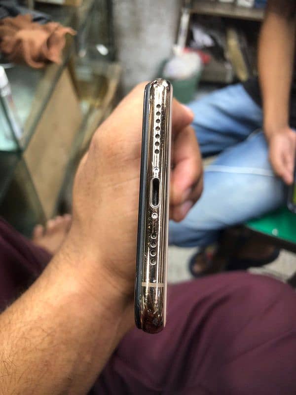 iPhone Xs max ( Non PTA ) 4