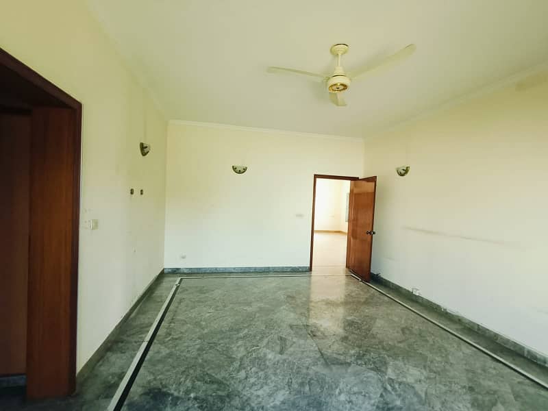 01 Kanal Beautifull House Available For Rent in DHA Lahore Cantt 6