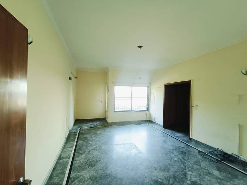 01 Kanal Beautifull House Available For Rent in DHA Lahore Cantt 24