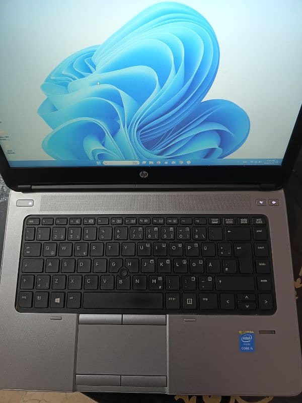 hp laptop core i5 genuine machine 8/256gb ssd brand new condition 2