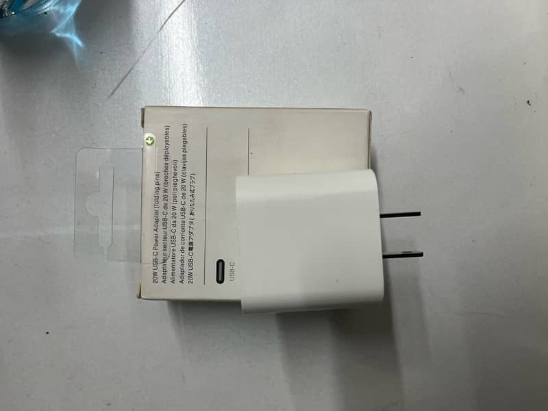 IPHONE ORIGINAL 20 WATT CHARGER,VERY FAST CHARGER 2 PERCENT IN 1 MINT 1