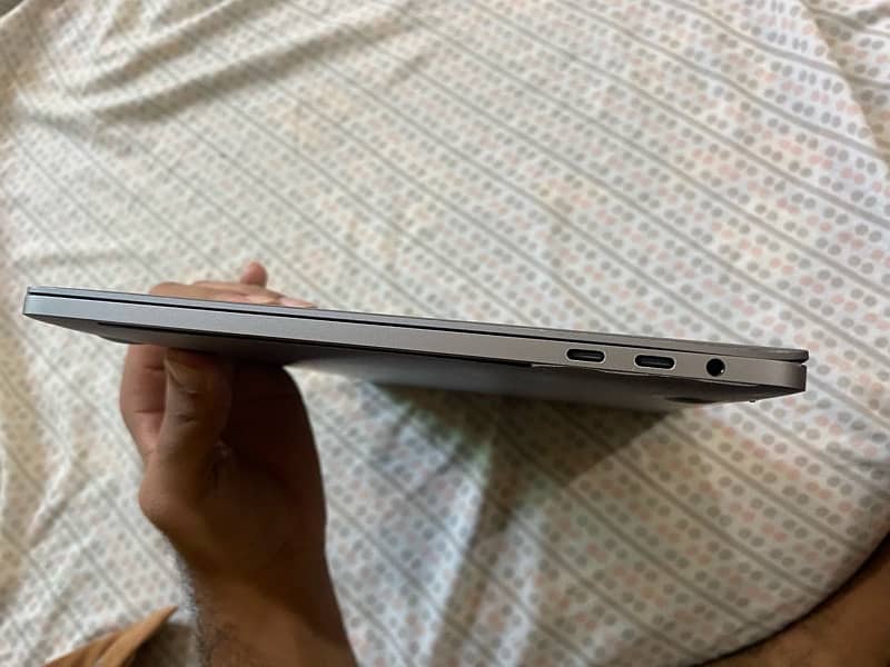 Macbook Pro 2017 13-inch with touch bar | 16/256 gb 4