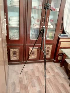 Professional Tripod DSLR And Mobile Phone Stand 0