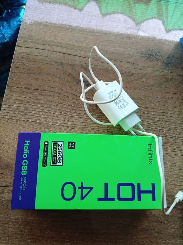 Aik Mah use ha abi 10 by 10 ha har chez ok ha daba charger sab Sath ha 1