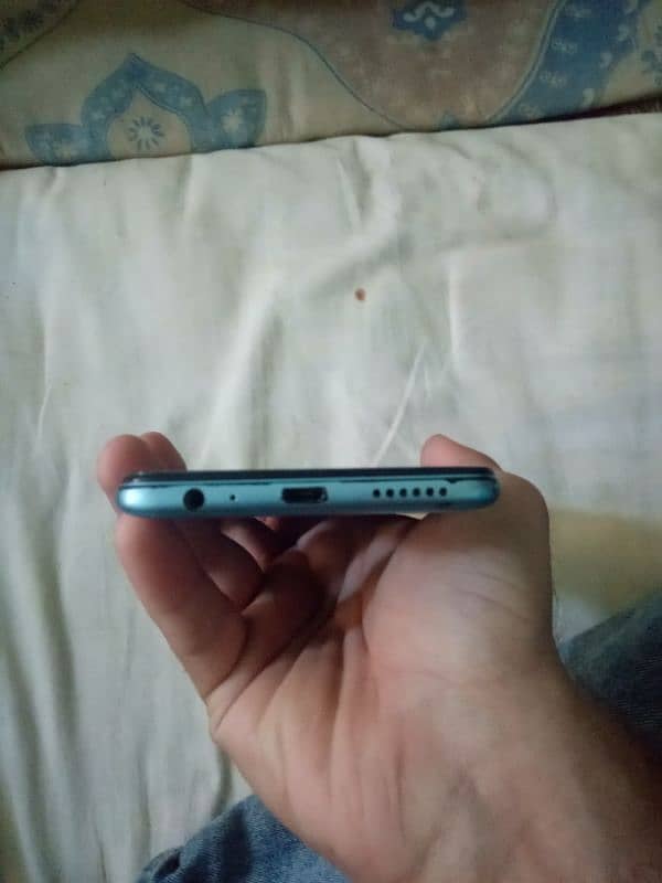 infinix hot 10 6/128 with box and charger pta approved 4