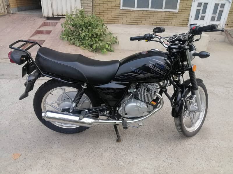 Suzuki GS 150 SE 2023 3