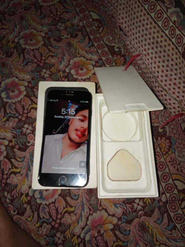 I phone 7 30 gb 4