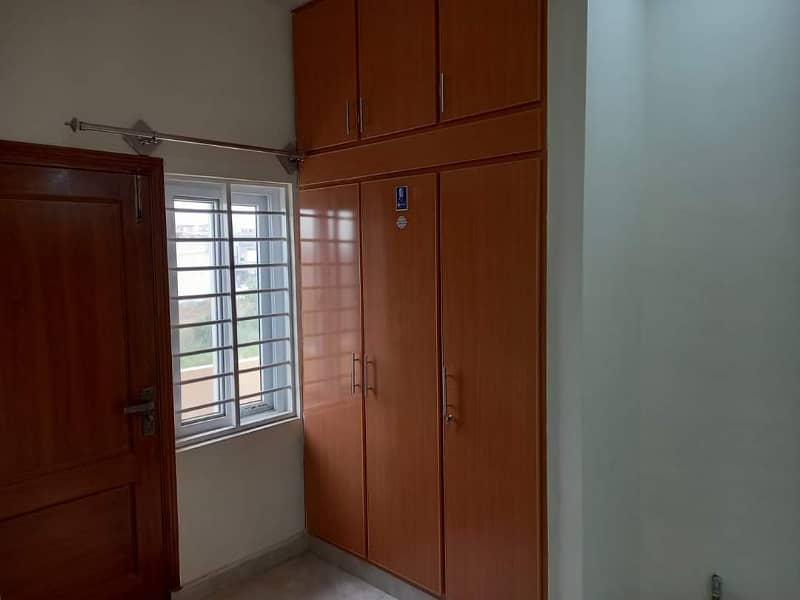 Prime Location Upper Portion Of 1575 Square Feet Available For Rent In Gulberg Residencia 4