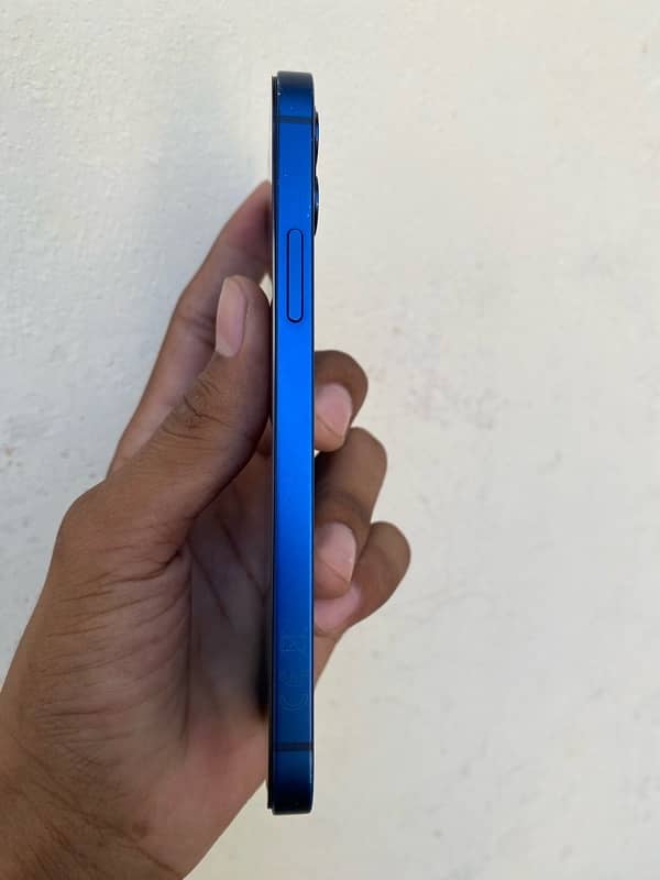 I phone 12 factory unlock (64)gb condition 10/9 1