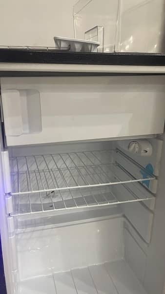 dawlance room size fridge 0