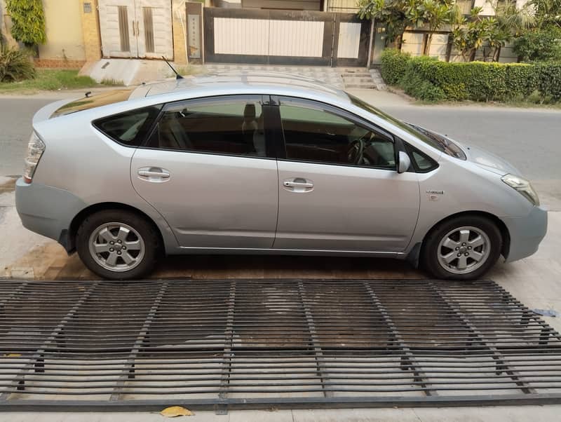 Toyota Prius 2011-15 3