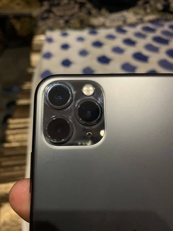 iphone 11 pro max Jv 10 by 10 Condition All ok face id on 1