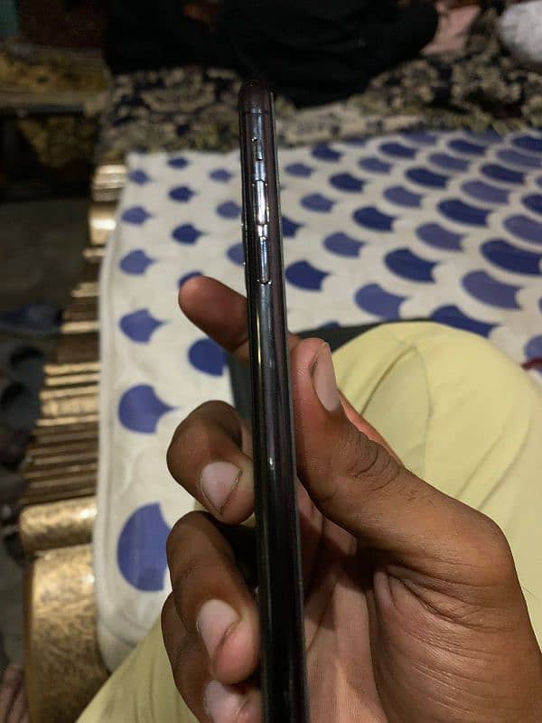 iphone 11 pro max Jv 10 by 10 Condition All ok face id on 4