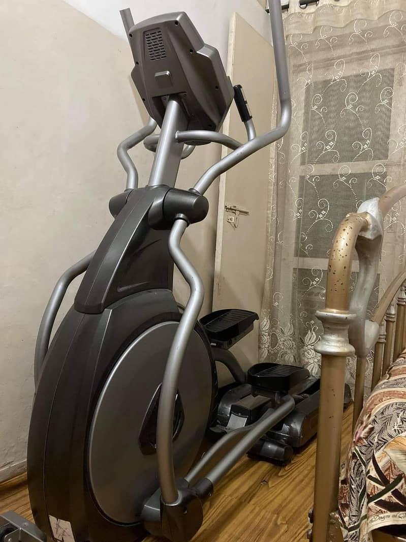 Elliptical CE800 1