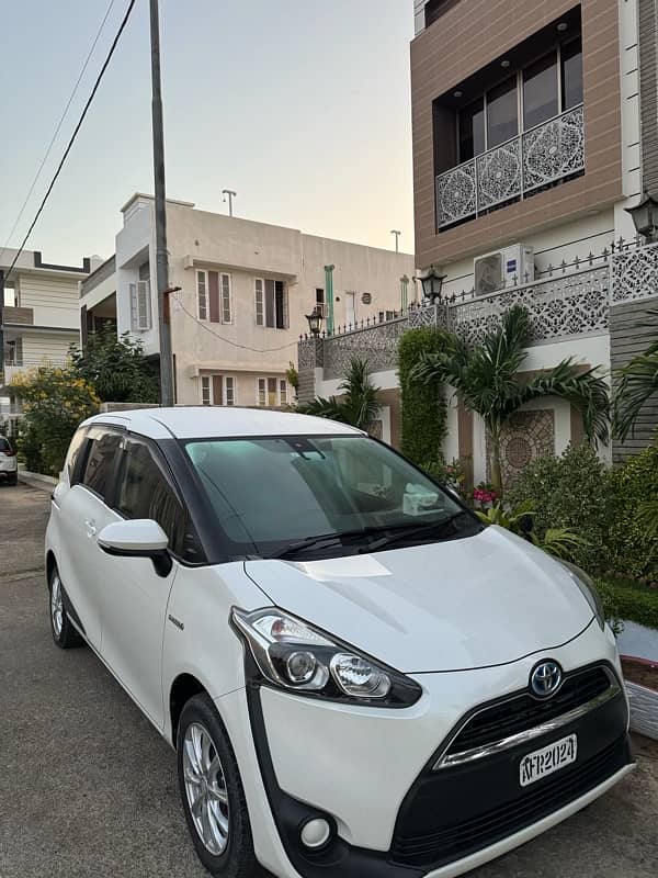 Toyota Sienta 2017 1