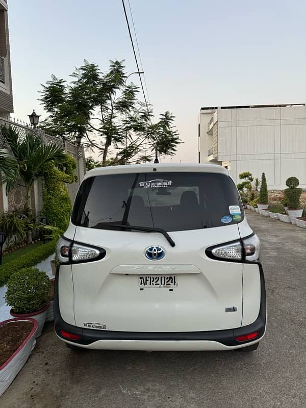 Toyota Sienta 2017 3