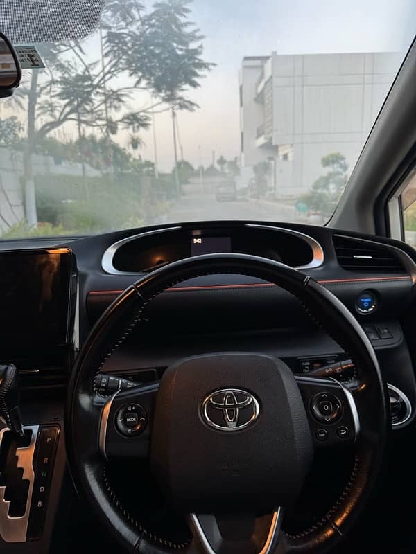 Toyota Sienta 2017 11