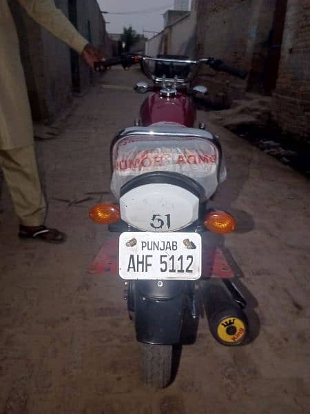 conditions 9/10 bike bilqul ok h jis na lana h wo rabta kry 1