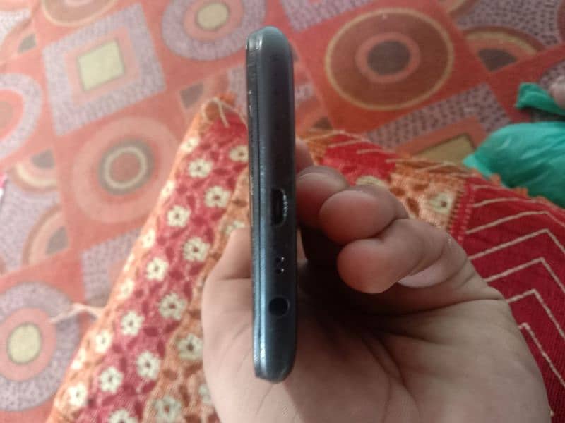 realmi c21y 4 ram 64 memory he with box he charger nhi he 1