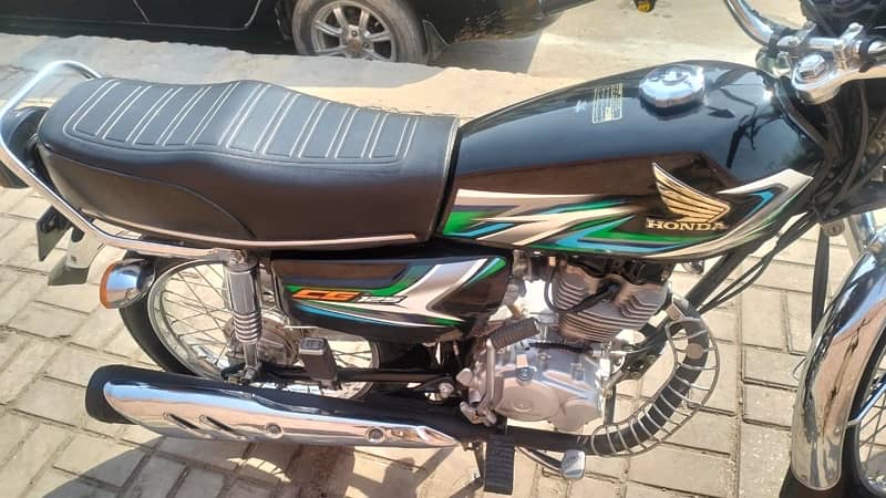 Honda CG 125 only 5822 kilometres use all documents available 2