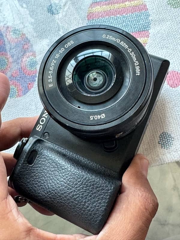 Sony A6400 with 16-50 lens very good condition 9/10 1